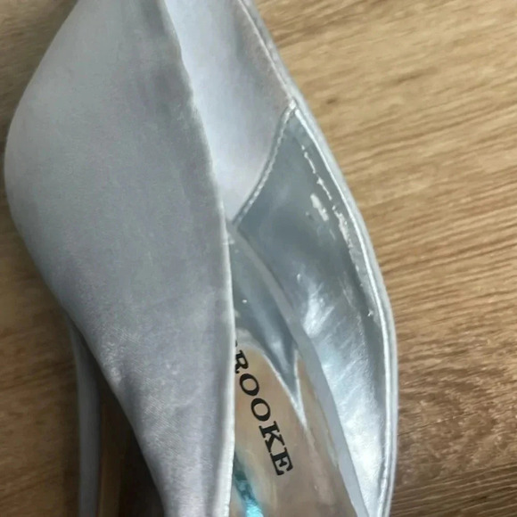 Audrey Brooke silver heels size 7 - Picture 15 of 16